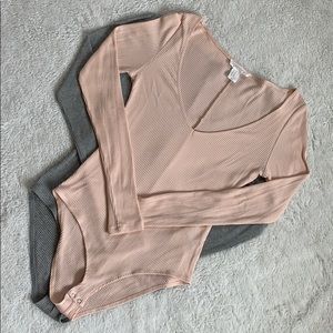 🌺 BOGO! 2 Long-sleeve bodysuits. 🌺